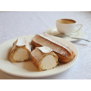 Эклер со сливочным кремом Эклер со сливочным кремом